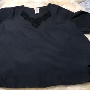 Black top with crochet collar embellishment size 3x-4x
